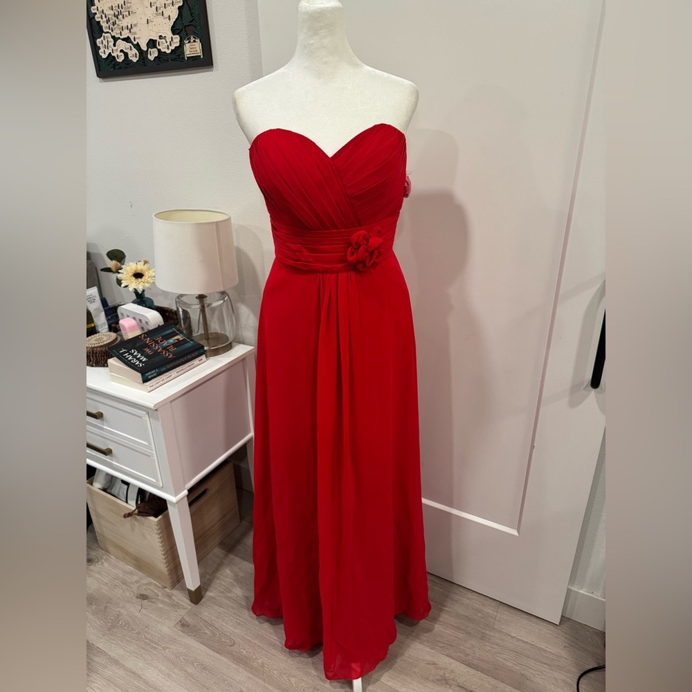 Strapless Red Evening Gown with Sweetheart Neckline Women’s Size 8